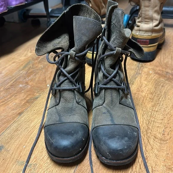 Sorel boots - Picture 1 of 5